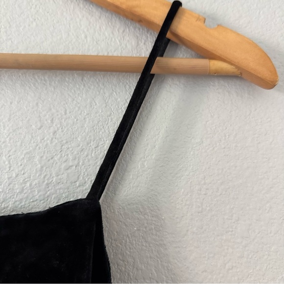 New Elodie Elegant Black Crushed Velvet Mini Cocktail Dress in Small - Picture 6 of 13